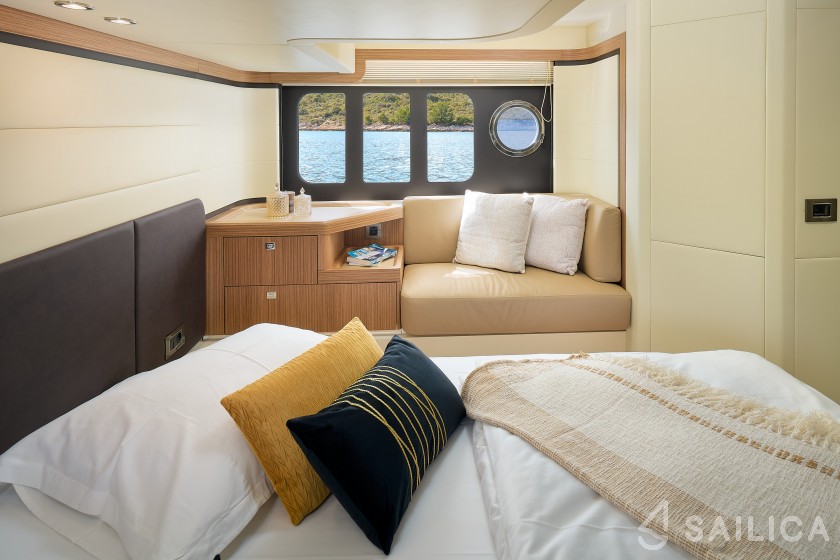 Absolute 50 Fly - Yacht Charter Sailica