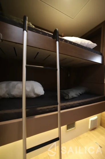 Bali 4.6 - Yacht Charter Sailica