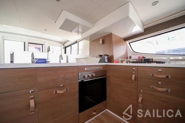 Bali 4.6 - Yacht Charter Sailica