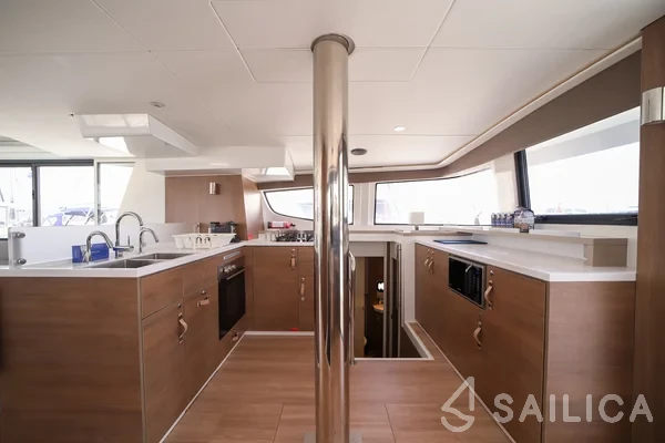 Bali 4.6 - Yacht Charter Sailica