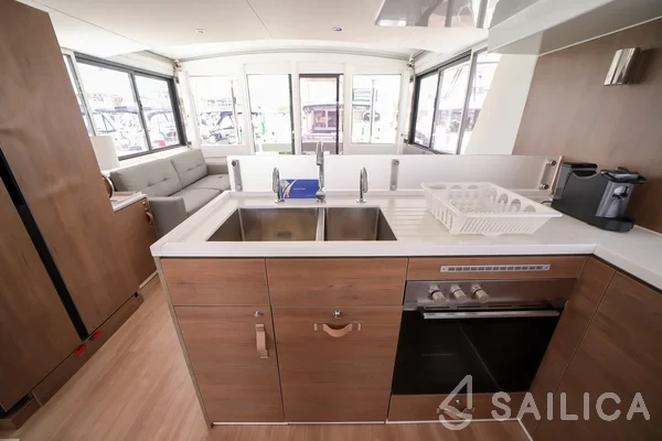 Bali 4.6 - Yacht Charter Sailica