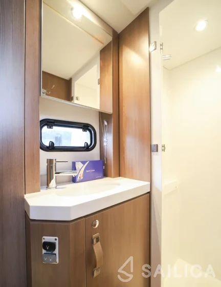 Bali 4.6 - Yacht Charter Sailica