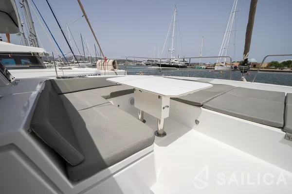 Bali 4.6 - Yacht Charter Sailica
