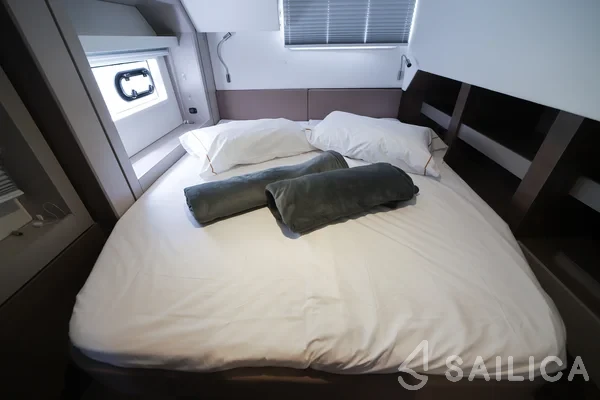 Bali 4.6 - Yacht Charter Sailica