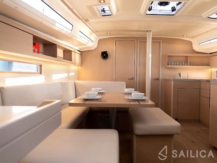 Oceanis 40.1 - Yacht Charter Sailica