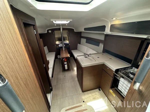 Oceanis 34.1 - Yacht Charter Sailica