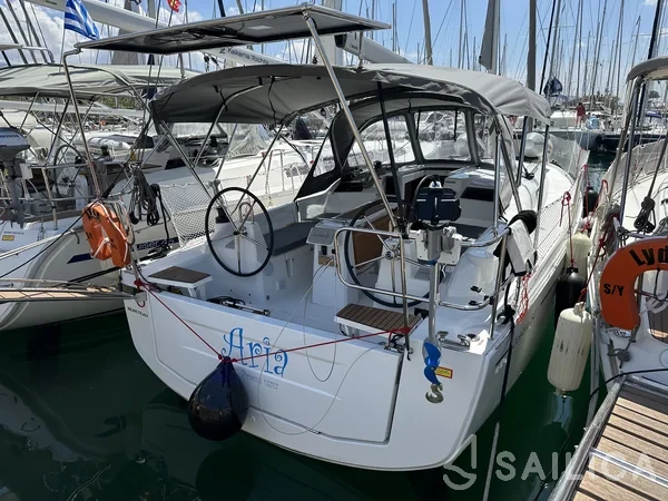 Oceanis 34.1 - Yacht Charter Sailica
