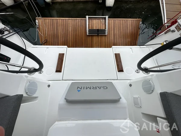 Oceanis 34.1 - Yacht Charter Sailica