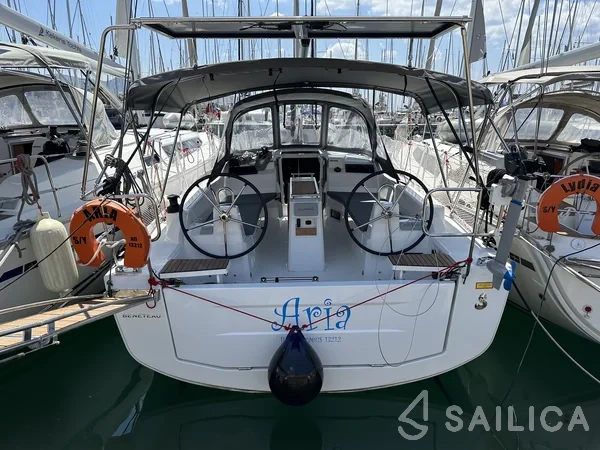 Oceanis 34.1 - Yacht Charter Sailica