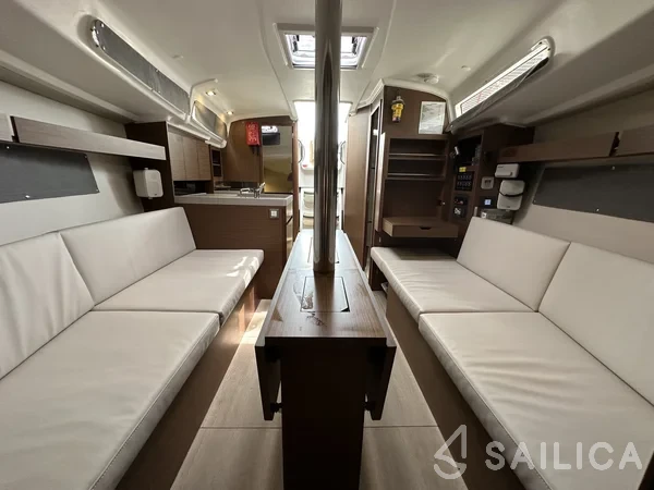 Oceanis 34.1 - Yacht Charter Sailica