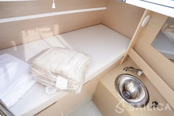 Oceanis 51.1 - Yacht Charter Sailica