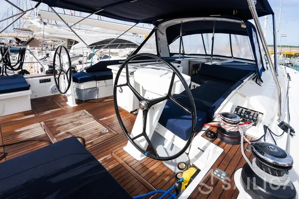 Oceanis 51.1 - Yacht Charter Sailica