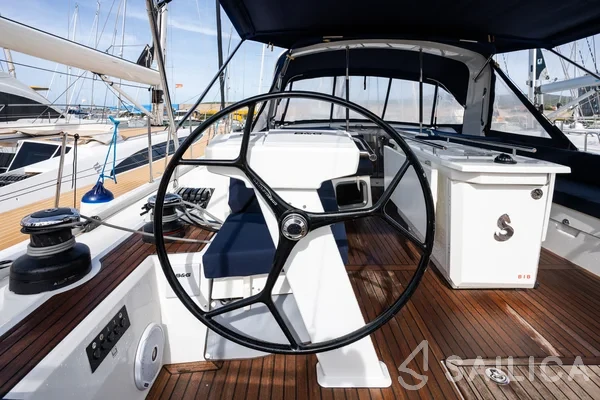 Oceanis 51.1 - Yacht Charter Sailica
