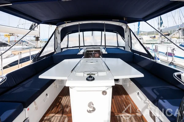 Oceanis 51.1 - Yacht Charter Sailica