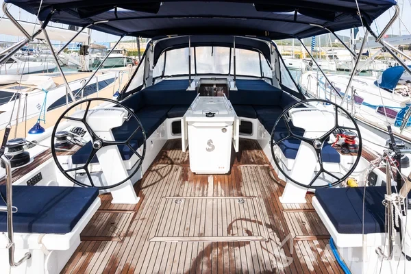 Oceanis 51.1 - Yacht Charter Sailica