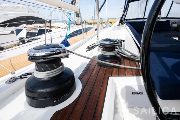 Oceanis 51.1 - Yacht Charter Sailica