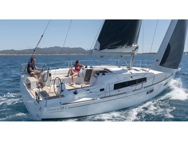 Oceanis 38.1 - Yacht Charter Sailica