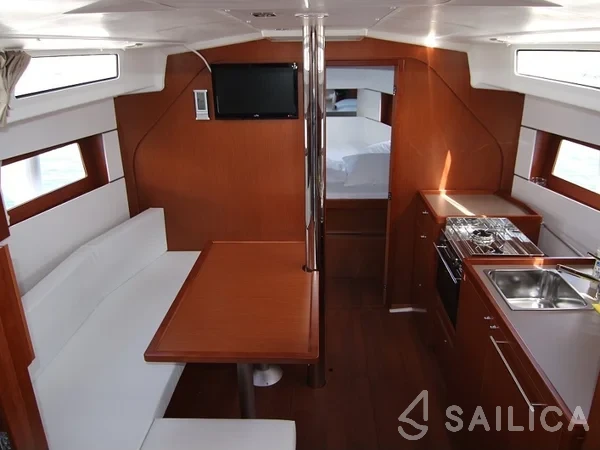 Oceanis 38.1 - Yacht Charter Sailica