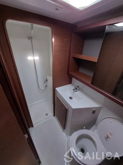 Lagoon 42 - Yacht Charter Sailica