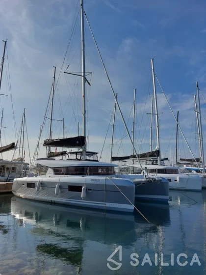 Lagoon 42 - Yacht Charter Sailica