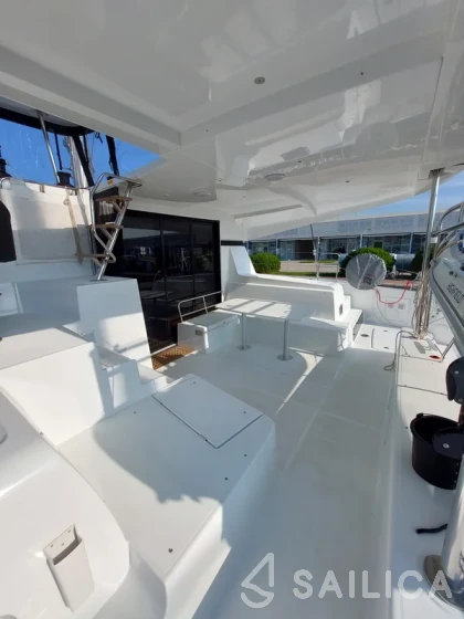 Lagoon 42 - Yacht Charter Sailica