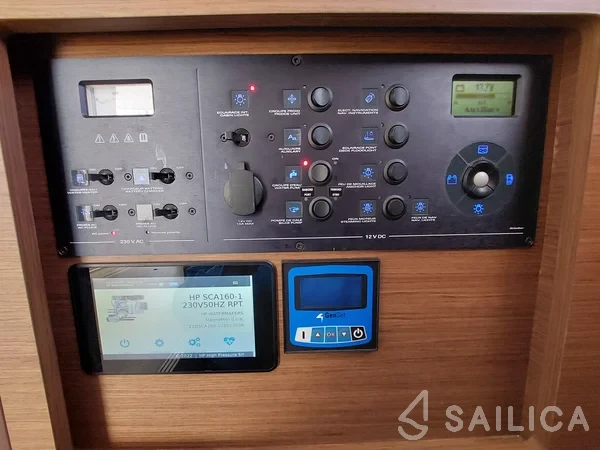 Lagoon 42 - Yacht Charter Sailica
