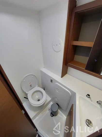Lagoon 42 - Yacht Charter Sailica
