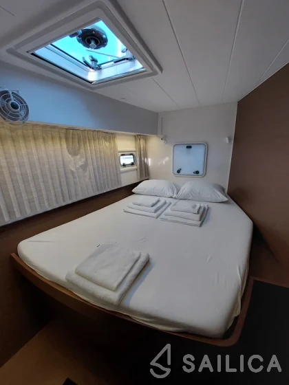 Lagoon 42 - Yacht Charter Sailica