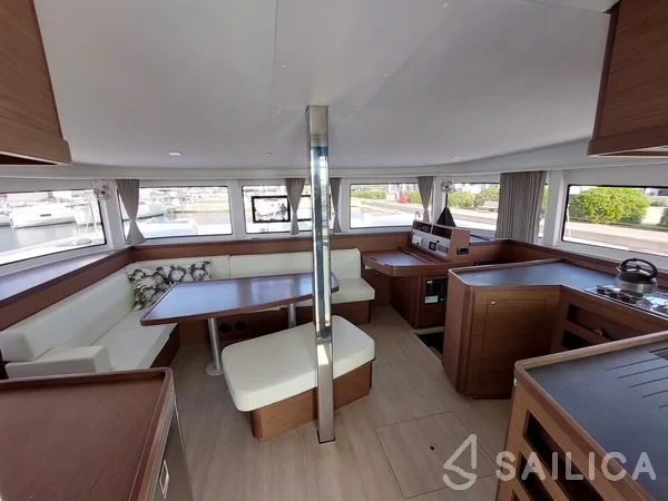 Lagoon 42 - Yacht Charter Sailica