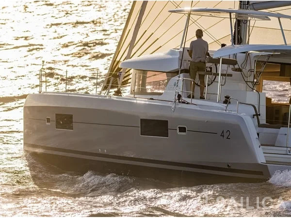Lagoon 42 - Yacht Charter Sailica
