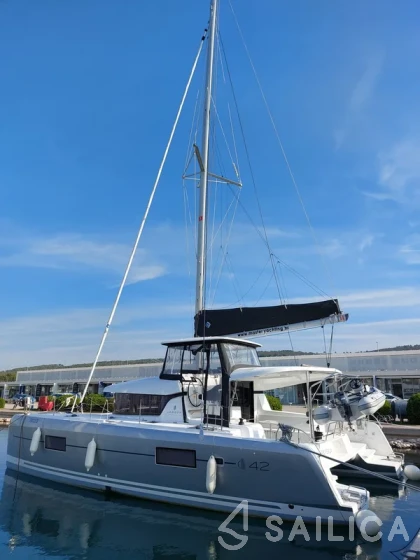 Lagoon 42 - Yacht Charter Sailica