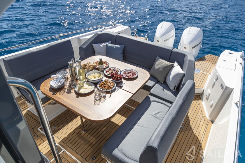 Nimbus Tender T11 - Yacht Charter Sailica