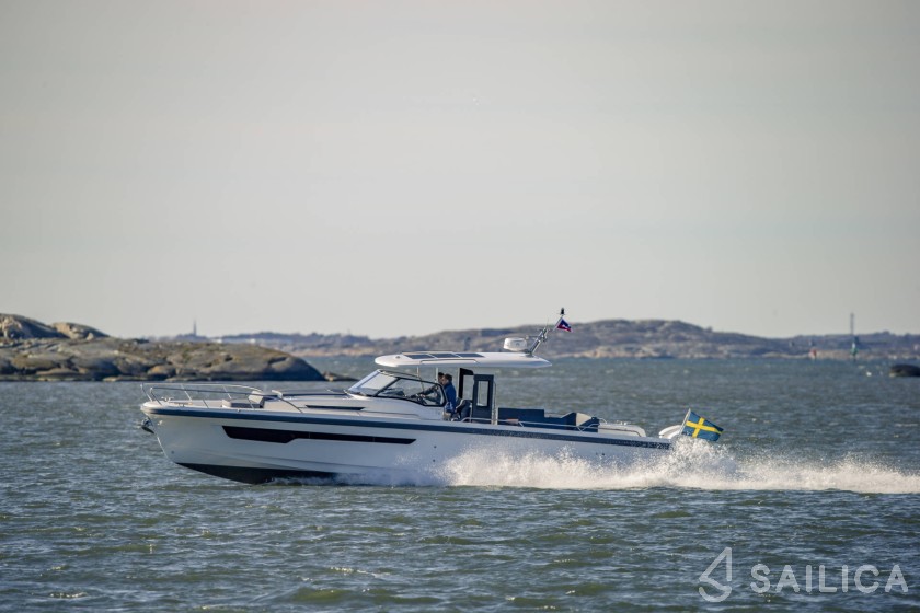 Nimbus Tender T11 - Yacht Charter Sailica