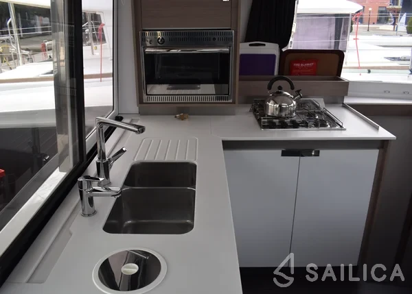 Isla 40 - Yacht Charter Sailica
