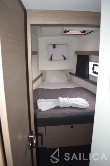 Isla 40 - Yacht Charter Sailica