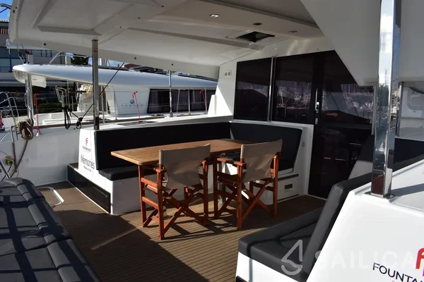 Isla 40 - Yacht Charter Sailica