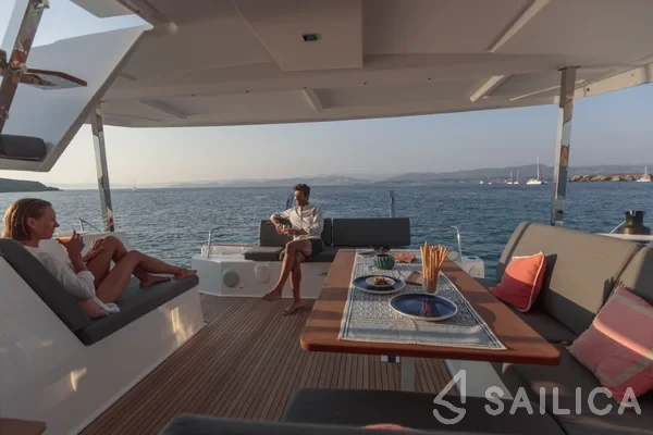 Isla 40 - Yacht Charter Sailica