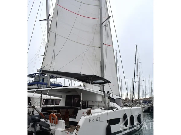 Isla 40 - Yacht Charter Sailica