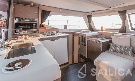 Isla 40 - Yacht Charter Sailica