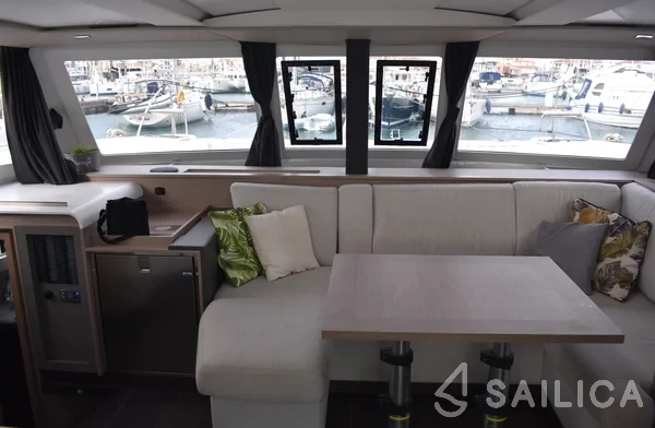 Isla 40 - Yacht Charter Sailica