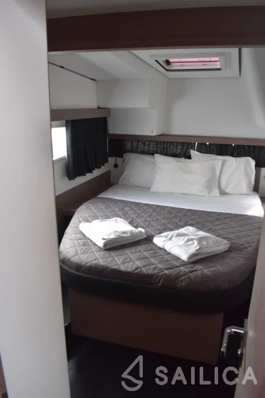 Isla 40 - Yacht Charter Sailica