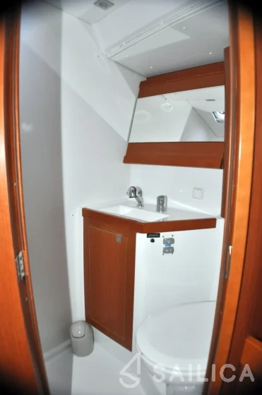 Oceanis 48 - Yacht Charter Sailica