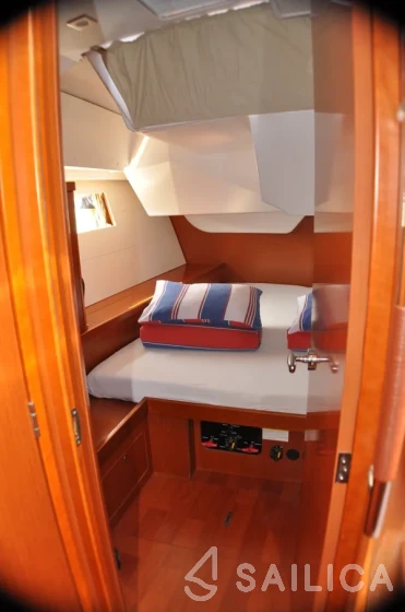 Oceanis 48 - Yacht Charter Sailica