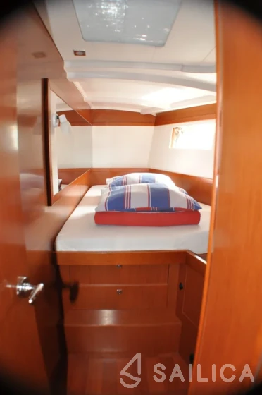 Oceanis 48 - Yacht Charter Sailica