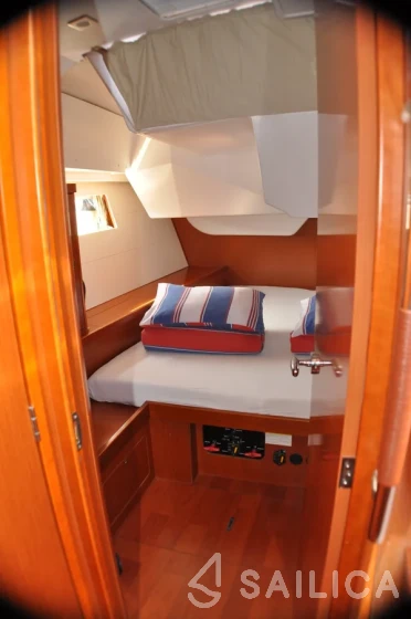 Oceanis 48 - Yacht Charter Sailica