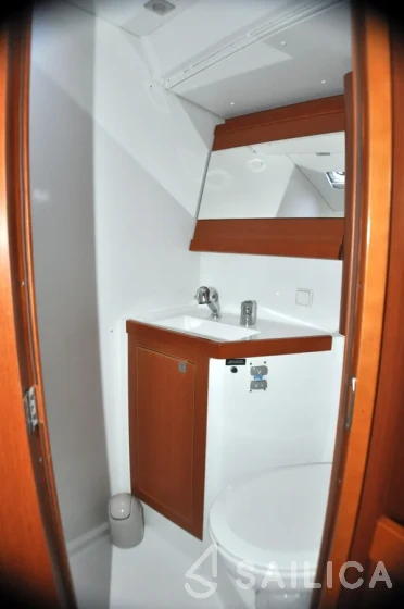 Oceanis 48 - Yacht Charter Sailica
