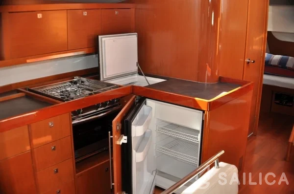 Oceanis 48 - Yacht Charter Sailica
