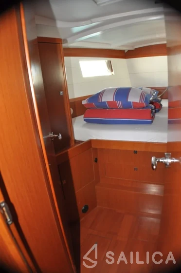Oceanis 48 - Yacht Charter Sailica