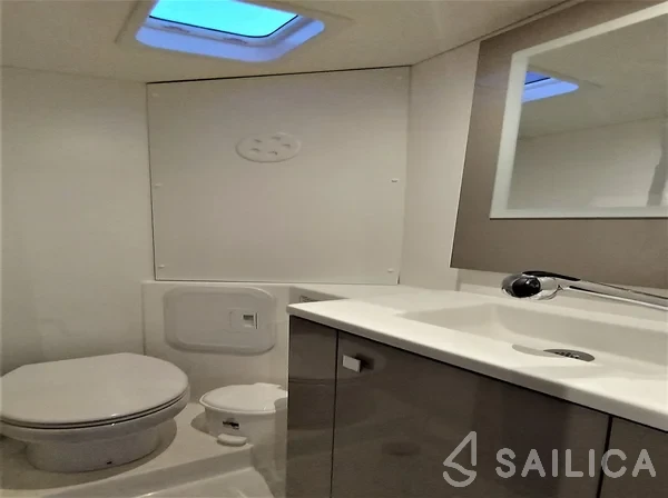 Isla 40 - Yacht Charter Sailica