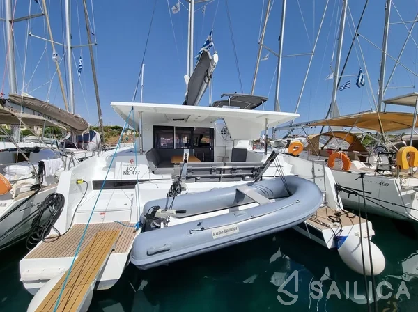 Isla 40 - Yacht Charter Sailica